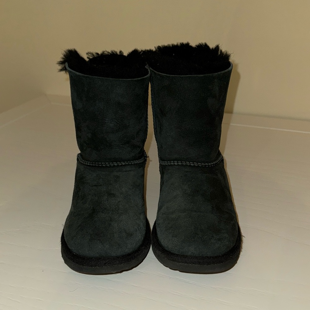 Ugg size 1 youth